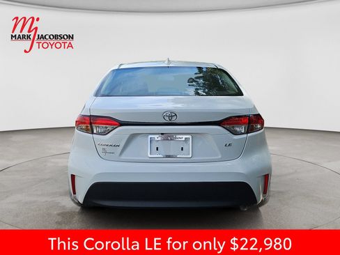 Used 2025 Toyota Corolla LE FWD image 11