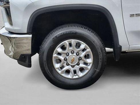 Used 2021 Chevrolet Silverado 2500 LT w/ Z71 Off-Road Package image 24