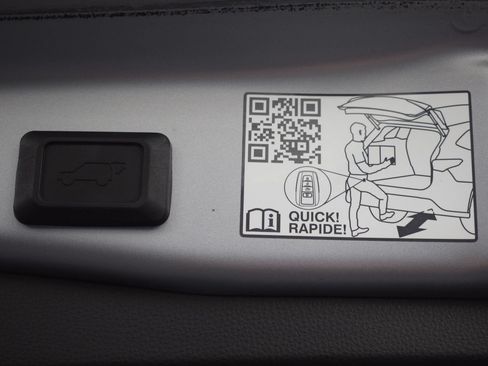 Used 2023 Toyota RAV4 XSE AWD/4WD image 12