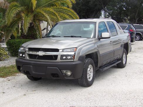Used 2003 Chevrolet Avalanche 2WD image 2