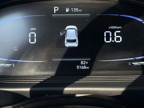 Used 2025 Hyundai Venue SE image 15