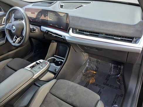Used 2025 BMW X2 xDrive28i w/ Premium Package image 22