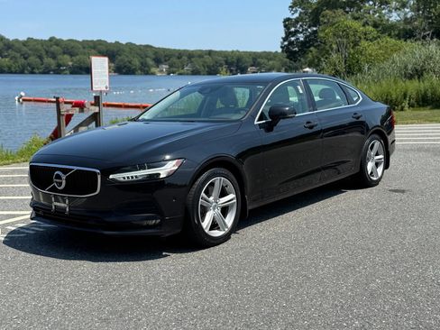 Used 2018 Volvo S90 T5 Momentum w/ Convenience Package image 1