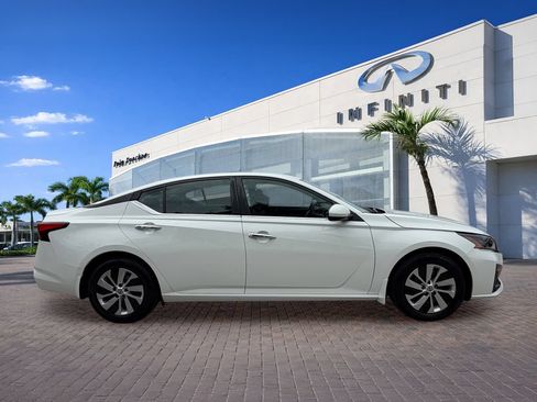 Used 2023 Nissan Altima 2.5 S FWD image 8