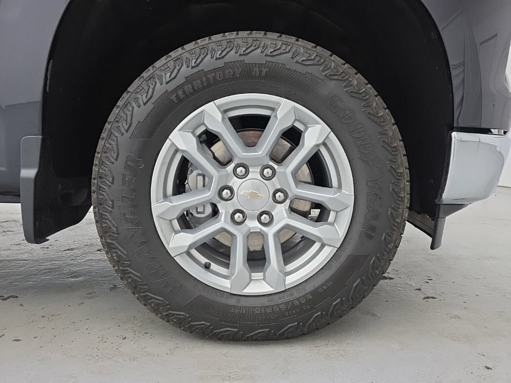 Used 2023 Chevrolet Silverado 1500 LT AWD/4WD image 19