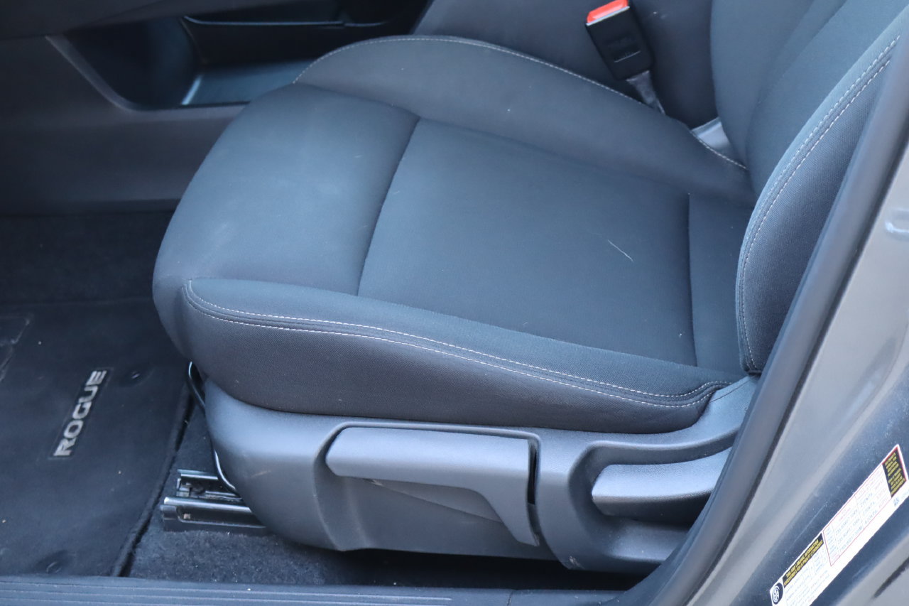 Used 2024 Nissan Rogue S AWD/4WD image 14