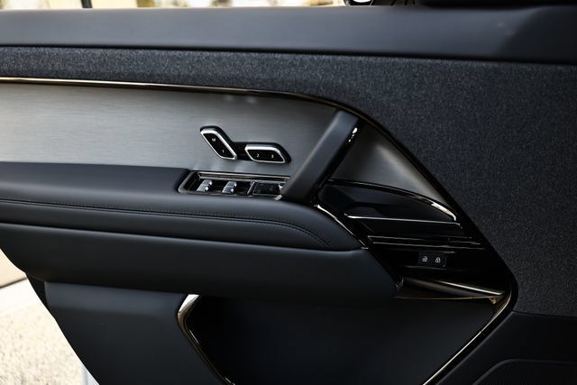 New 2027 Land Rover Range Rover Sport SE AWD/4WD image 17