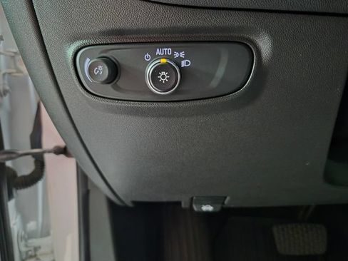 Used 2020 Chevrolet Equinox LS w/ LS Convenience Package FWD image 17