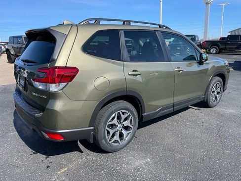 Used 2022 Subaru Forester Premium AWD/4WD image 4