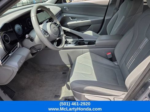Used 2025 Hyundai Elantra SEL FWD image 11