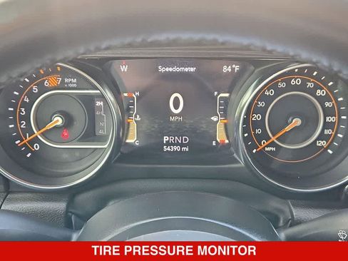 Used 2022 Jeep Wrangler Unlimited Sahara AWD/4WD image 31