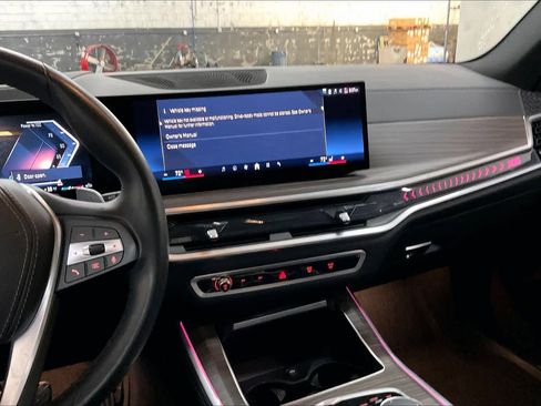 Used 2024 BMW X5 xDrive40i w/ Premium Package image 9