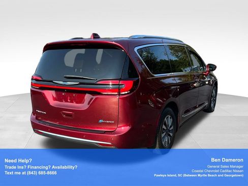 Used 2021 Chrysler Pacifica Limited w/ Uconnect Theater Family Group FWD image 5