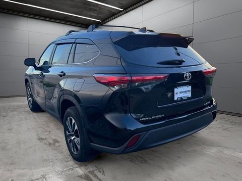 Used 2023 Toyota Highlander XLE AWD/4WD image 45