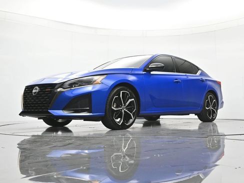 Certified 2025 Nissan Altima 2.5 SR FWD image 36