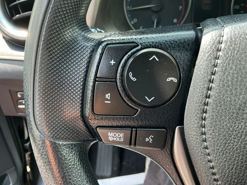 Used 2018 Toyota RAV4 LE w/ Carpet Mat Package AWD/4WD image 39