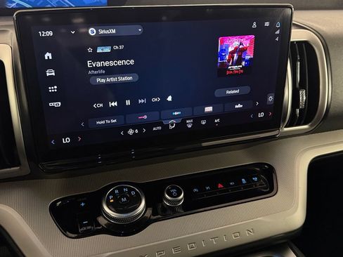 Used 2025 Ford Expedition Max Active RWD image 19