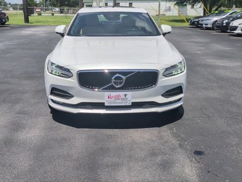 Used 2018 Volvo S90 T5 Momentum w/ Convenience Package FWD image 3