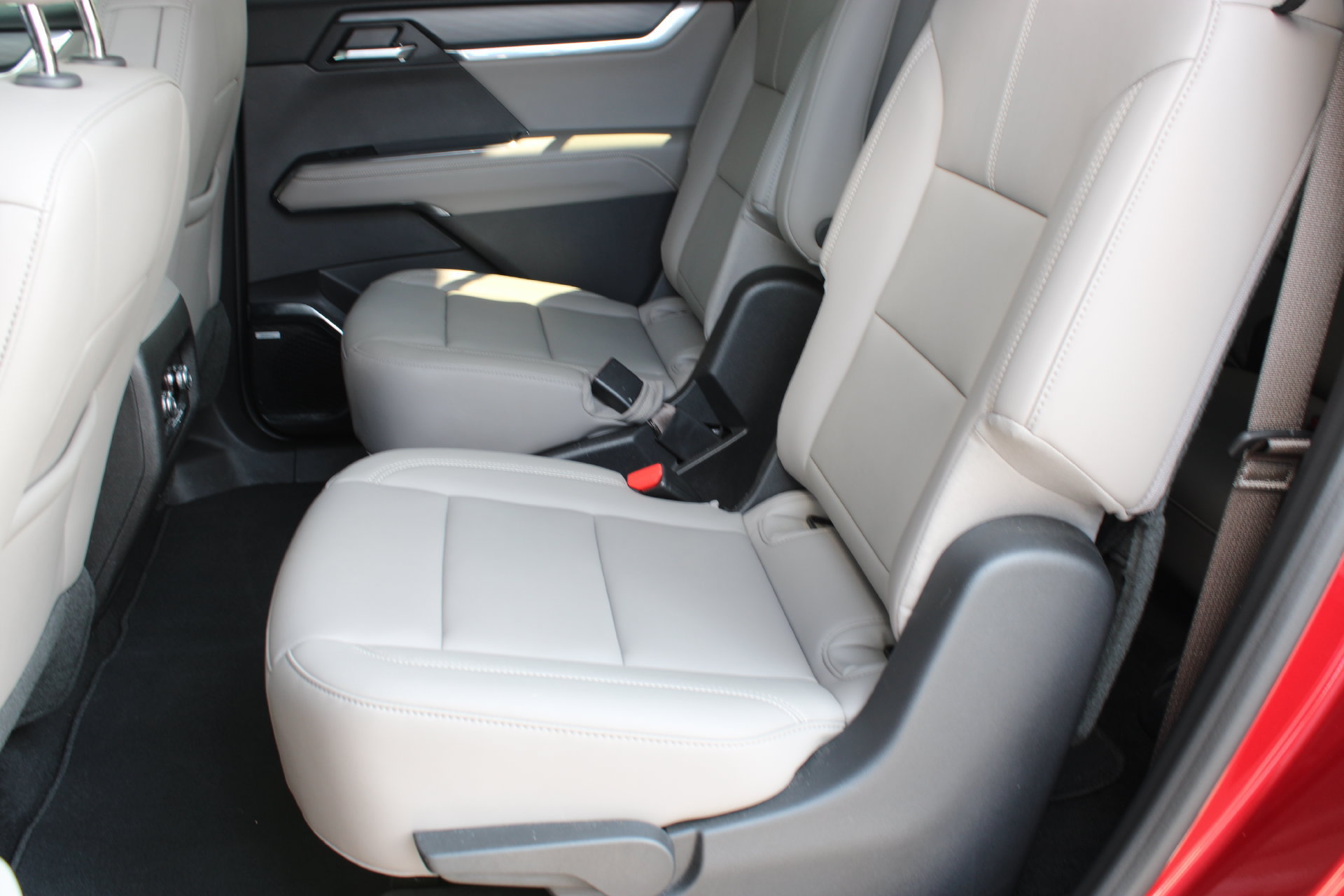 Used 2026 GMC Acadia Elevation w/ Elevation Premium Package FWD image 17
