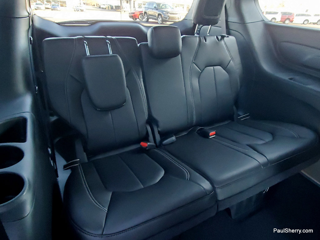 New 2026 Chrysler Pacifica Select w/ S Appearance Package FWD image 5