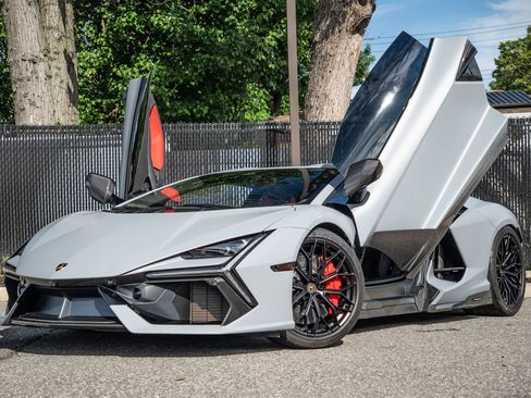 Used 2024 Lamborghini Revuelto AWD/4WD image 2