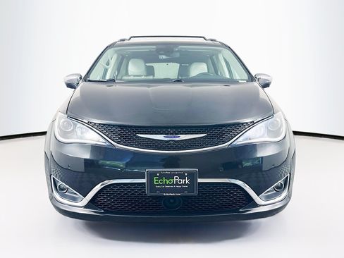 Used 2020 Chrysler Pacifica Limited w/ Advanced Safetytec Group FWD image 2