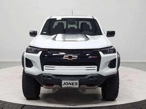 Used 2025 Chevrolet Colorado ZR2 w/ Technology Package AWD/4WD image 2