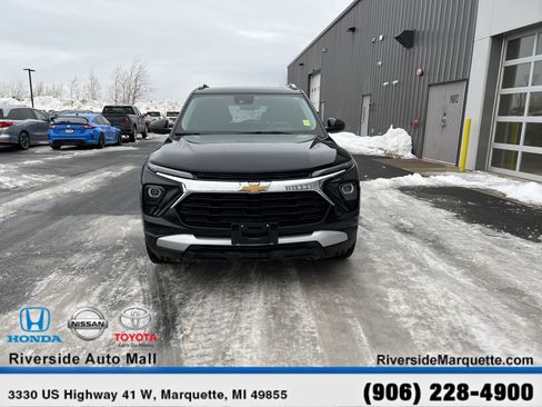 Used 2025 Chevrolet TrailBlazer LT image 2