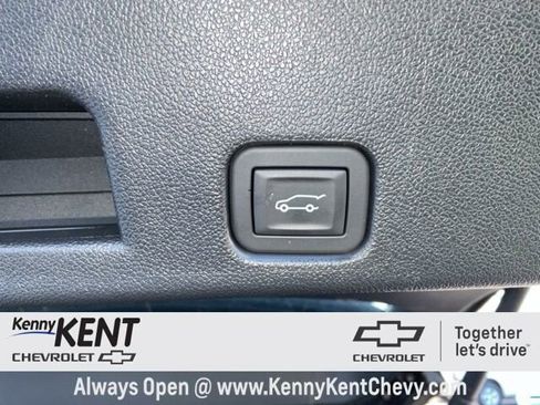 Used 2025 GMC Acadia Elevation image 9