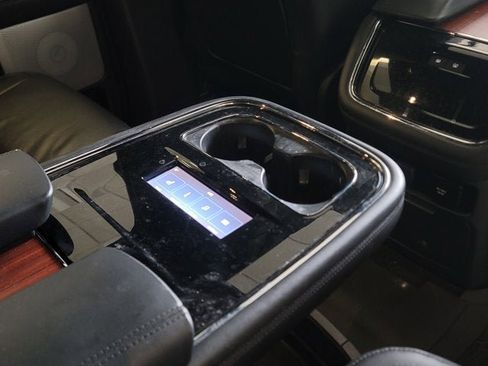 Used 2023 Lincoln Navigator Reserve AWD/4WD image 12