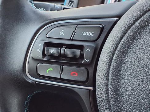 Used 2017 Kia Niro Touring image 17