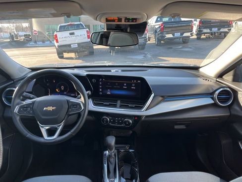 Used 2025 Chevrolet Trax LT w/ LT Convenience Package image 30