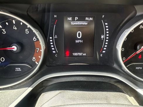 Used 2021 Jeep Compass Latitude FWD image 3