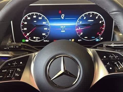 Used 2025 Mercedes-Benz GLC 300 4MATIC image 41