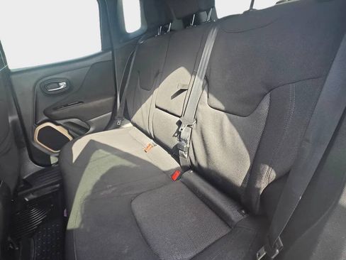 Used 2016 Jeep Renegade Latitude FWD image 13