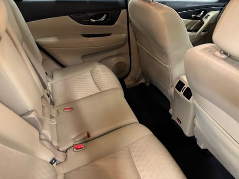 Used 2020 Nissan Rogue SV FWD image 19