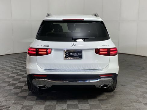 Used 2025 Mercedes-Benz GLB 250 4MATIC image 9