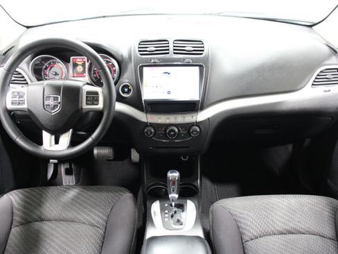 Used 2014 Dodge Journey SXT w/ Flexible Seating Group image 2