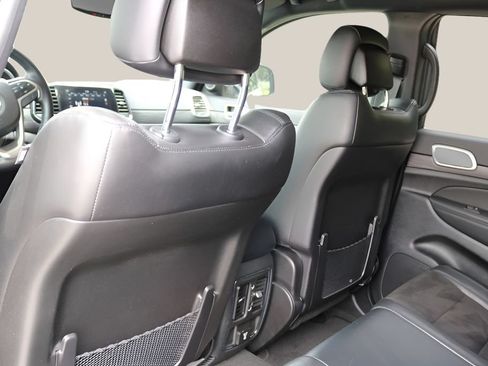 Used 2022 Jeep Grand Cherokee Laredo X RWD image 18