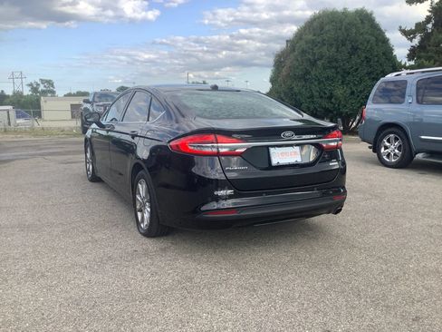 Used 2017 Ford Fusion SE w/ Fusion SE Technology Package FWD image 6