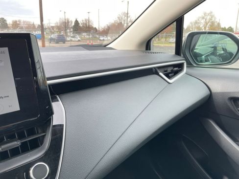 Used 2025 Toyota Corolla LE image 35