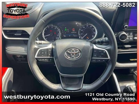 Used 2023 Toyota Highlander XLE AWD/4WD image 17