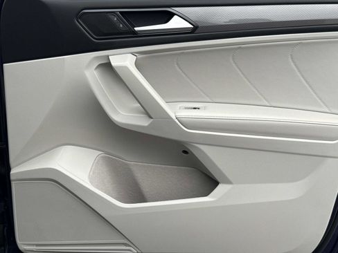 Used 2023 Volkswagen Tiguan SE image 18