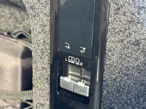 Certified 2023 Land Rover Range Rover SE image 7