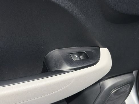 Used 2026 Hyundai Venue SEL FWD image 19