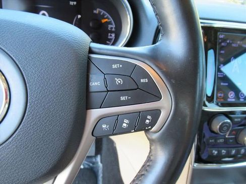 Used 2020 Jeep Grand Cherokee Limited w/ Luxury Group II image 19