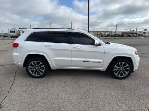 Used 2017 Jeep Grand Cherokee Overland AWD/4WD image 3