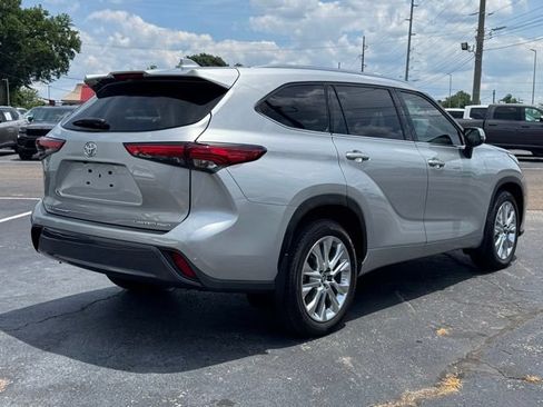 Used 2023 Toyota Highlander Limited AWD/4WD image 5