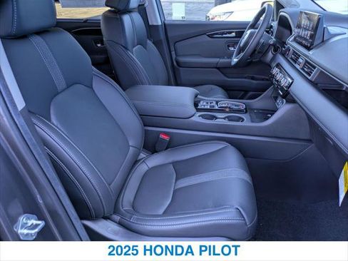 New 2025 Honda Pilot Touring image 25