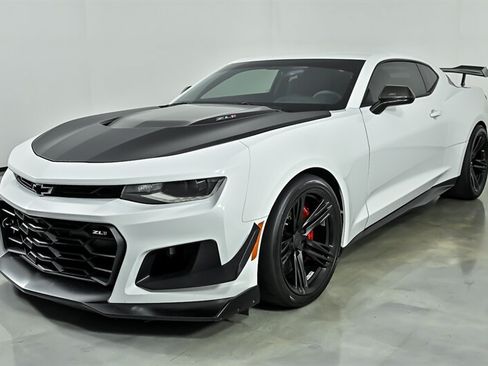 Used 2020 Chevrolet Camaro ZL1 RWD image 6